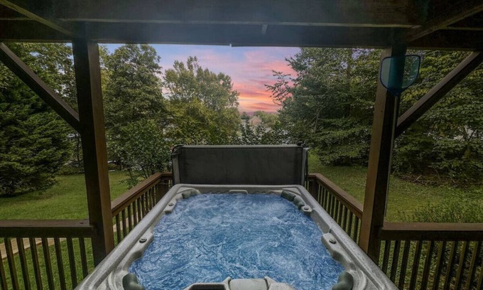 Hickory Cabaña | Rustic Lakefront Retreat w/Hot Tub & Pet Friendly