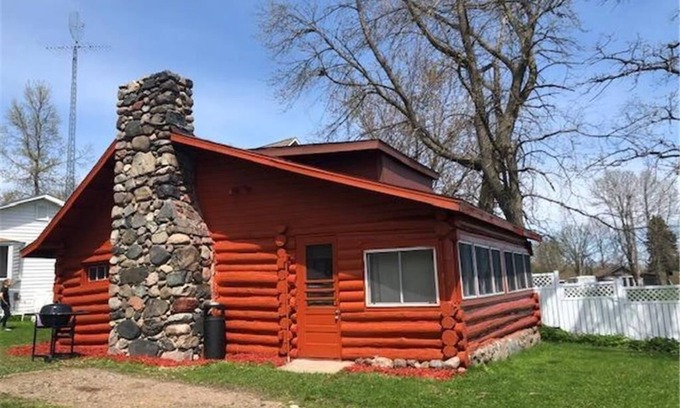 Garrison Complejo | Rustic log cabin built in the 1900's! On Private Lake with Great Fishing.