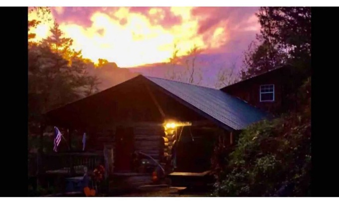 Harrogate Cabina | Rustic log cabin on beautiful Powell River ⭐️⭐️⭐️⭐️⭐️