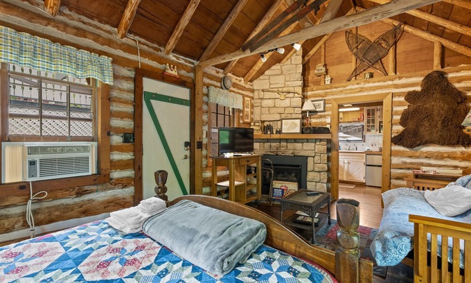 Ephraim Cabina | Rustic Log Cabin! Romantic, Cozy, Quiet!