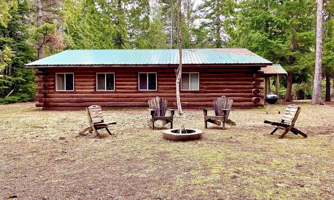Boundary County Cabina | Rustic log cabin