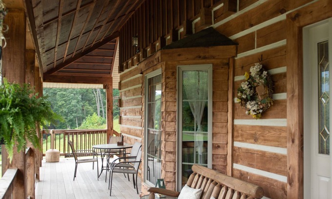 Luray Casa | Log Lodge con vistas al lago con vistas a la montaña