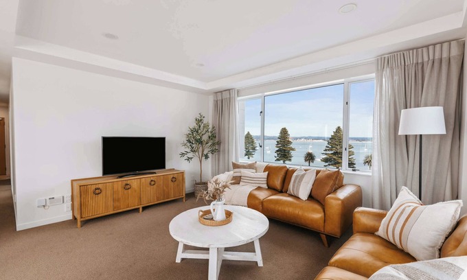 Mount Maunganui Apartamento | Rustic Luxe Mount Escape Sea Views Pool & Gym
