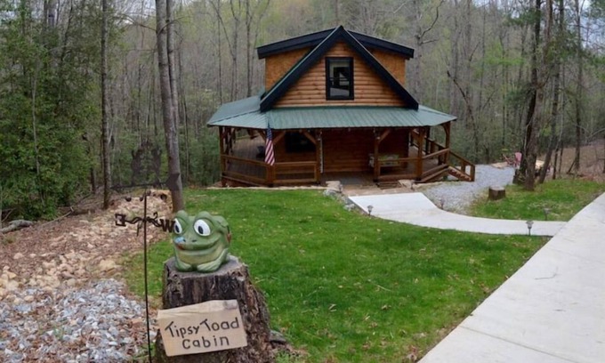 Dahlonega Cabina | Rustic Luxury Cabin in Wine Country Dahlonega