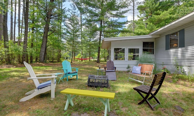 Mauston Cabina | Rustic Mauston Retreat: Walk to Castle Rock Lake