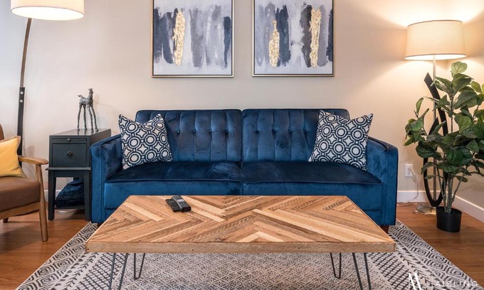 East Kootenay Apartamento | Rustic Modern 2 Bed 2 Bath with Lakeview Pool and Hot Tub