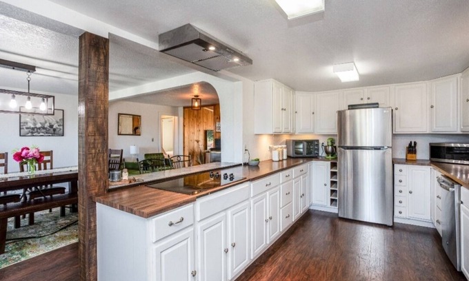 Milton-Freewater Otro | Rustic modern farmhouse. Enjoy the peace and privacy of Uribe farm.