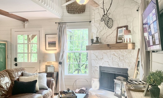 Sautee Nacoochee Cabina | Rustic Modern Farmhouse Cabin