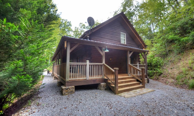 Bryson City Cabina | Cabaña Rústica de Moonshiner's Hideaway cerca de Bryson City y NOC