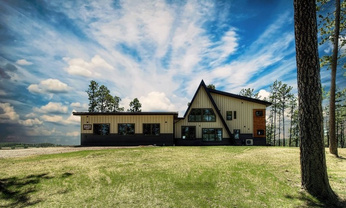 Colonial Pine Hills Casa | Rustic Mountain Modern Home With Breathtaking Black Hills Views!