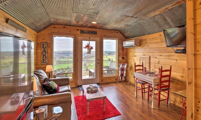 Norfork Apartamento | Rustic Norfork Studio with Million Dollar View!