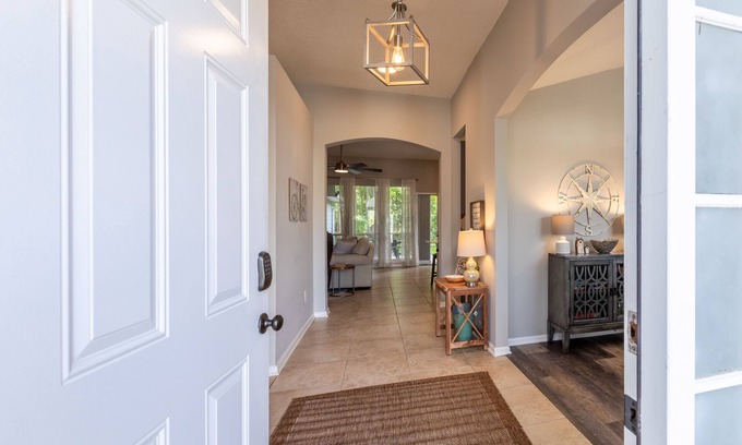 Fleming Island Casa | Rustic Owl w/ 2Kings In Fleming Island