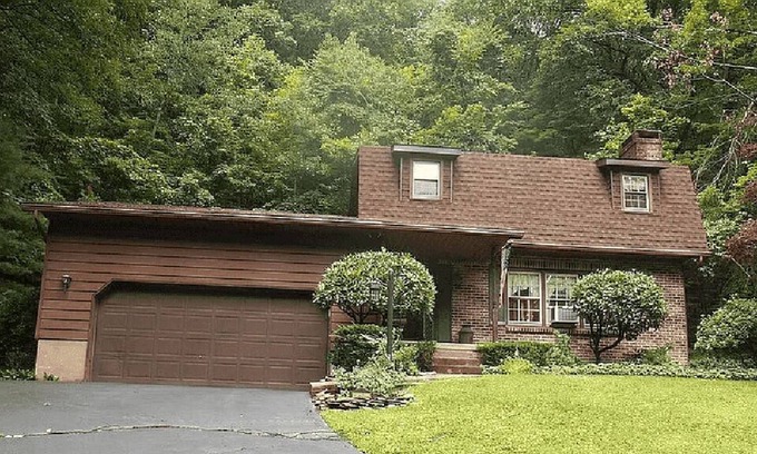 Berwick Casa | Rustic Peaceful 4 BR Home w/ King Bed/Fireplace!