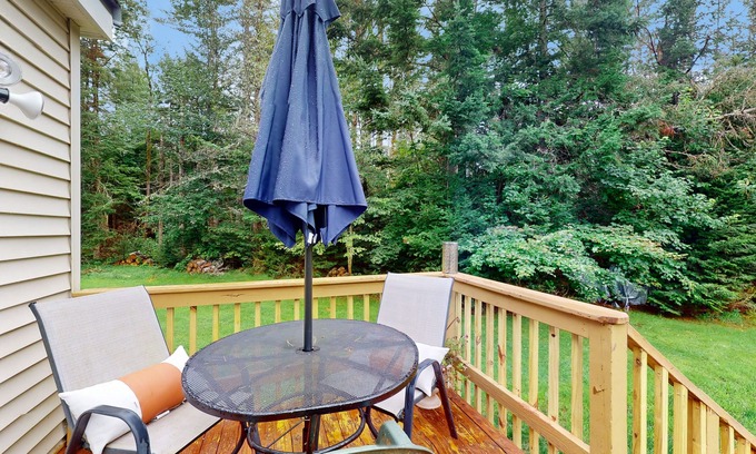 Easton Casa | Rustic, peaceful dog friendly home with nature all around