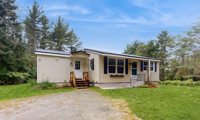 Easton Casa | Rustic, peaceful dog friendly home with grill, WIFI and nature all around