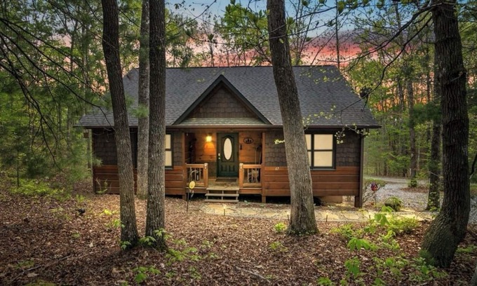 Morganton Cabina | Rustic Pines-cozy & charming