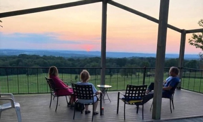 Wooster Otro | Rustic Renovated Cabin w/ King Bed + Pasture Views