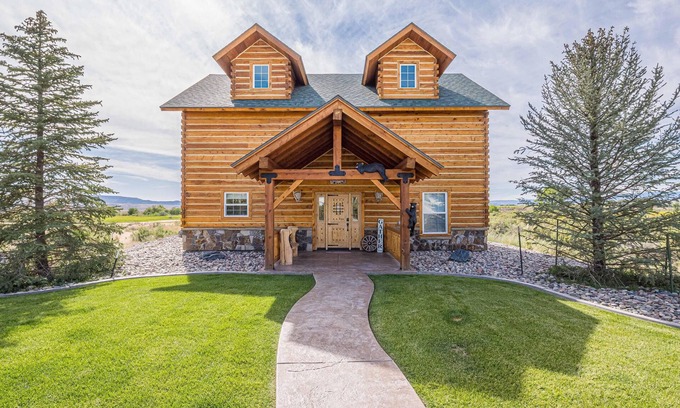 Mesa County Casa | Rustic Retreat: Handcrafted Serenity & Cozy Charm