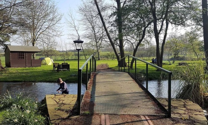 Retford Cabina | Rustic Retreat in Retford
