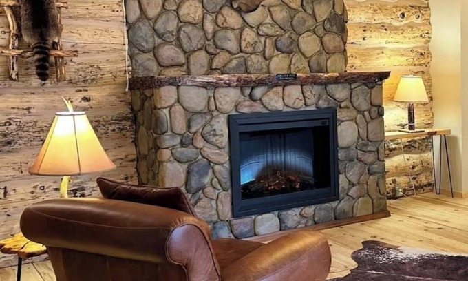 Cavalier Apartamento | Rustic Retreat on Division Ave. in Cavalier, ND Studio Apartment with no stairs!