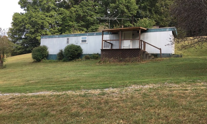 Speedwell Casa | Rustic Retreat Space on Farm Setting 10 Minutes from LMU