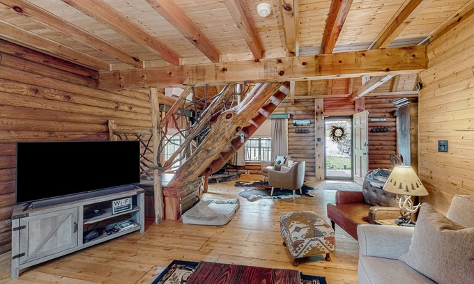 Tiger Cabina | Rustic retreat with mountain views, hot tub, grill, fireplace, central AC, & W/D