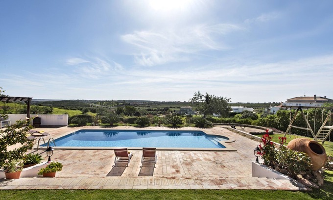 Pedra Arrancada Cabaña | Retiro Rústico con Piscina y Vista Impresionante