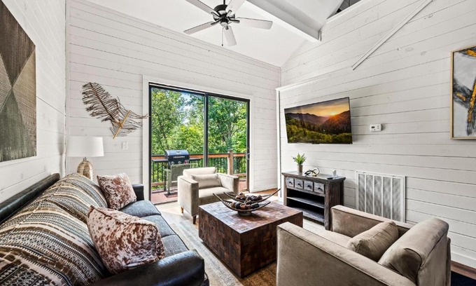 Sevierville Casa | Rustic Ripples Chalet