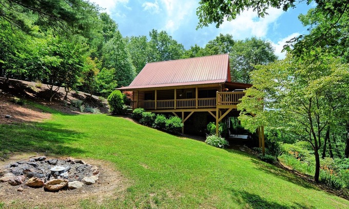 West Jefferson Cabina | Rustic River-Open for Bookings! River Access, WIFI, Ping Pong, Fire Pit