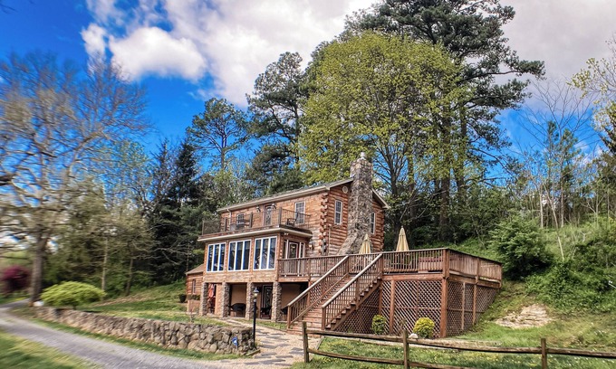 Elkton Cabina | Rustic River Riverfront Cabin - Massanutten 5 min - hot tub/firepit will sleep10