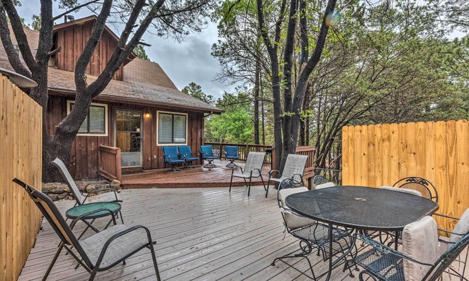 Ruidoso Downs Cabina | Rustic Ruidoso Cabin w/ Large Deck & Grill!