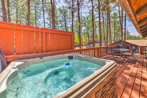 Ruidoso Casa | Rustic Ruidoso Log Cabin with Hot Tub and Deck!