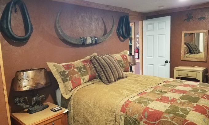 Loxley Cabina | Rustic Rural Cabin