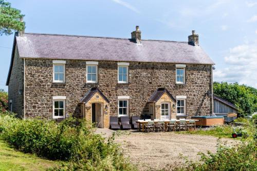 Narberth Casa | Rustic Rural Retreat with BBQ and Soft Play Room
