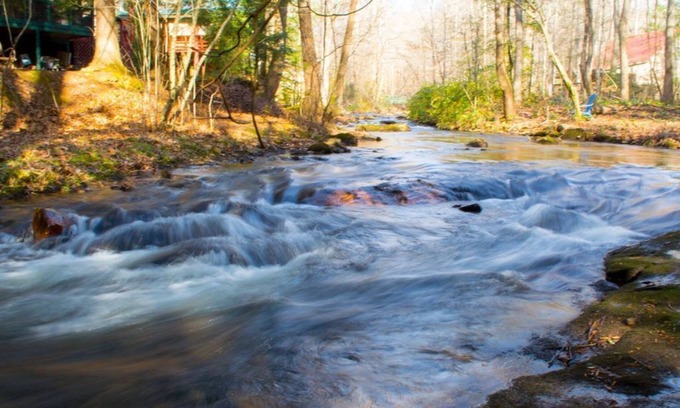 Cleveland Cabina | Rustic Rushing Creek Cabin at the foothills of the Appalachian Trail