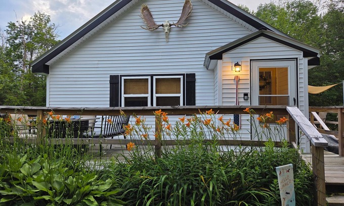 Lake Desolation Casa | Rustic setting/modern conveniences, 12 miles from downtown Saratoga Springs.