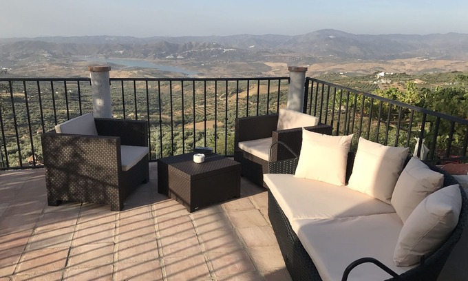 Periana Casa | Villa rústica española con vistas panorámicas a la montaña