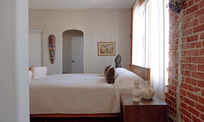 East Hollywood Apartamento | Rustic Studio in Los Feliz - Fully Furnished
