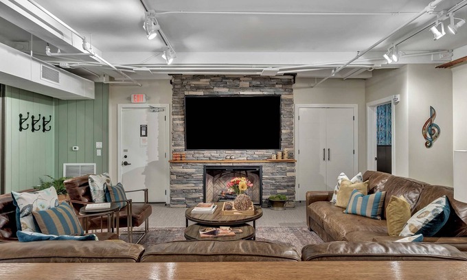 Downtown Nashville Apartamento | Rustic Suite 6BR by Maddox Hotel
