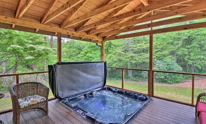 Sunset Casa | Rustic Sunset Escape on 67 Acres Outdoor Kitchen