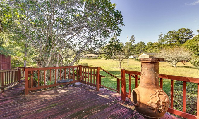 Thomasville Cabaña | Rustic Thomasville Home w/ Deck: 2 Mi to Downtown!