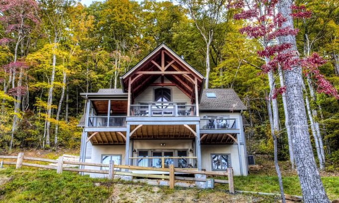 Black Mountain Casa | Madera Rústica; marco de madera de lujo en el corazón de Montreat; Arroyos, senderismo, cerca de Asheville!
