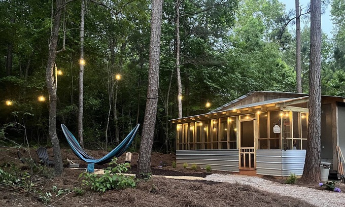 Wedowee Cabina | Rustic Tiny House - Cheaha State Park -Lake Wedowee with Hot Tub , Sleep 2