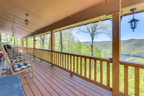Topton Casa | Rustic Topton Cabin with Game Room and Private Hot Tub