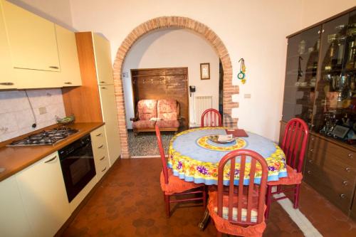 Massa Marittima Apartamento | Rustic Tuscan Apartment