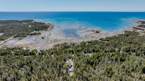 Northern Bruce Peninsula Casa | Rustic Vibes W Pool & Hot Tub - Tobermory
