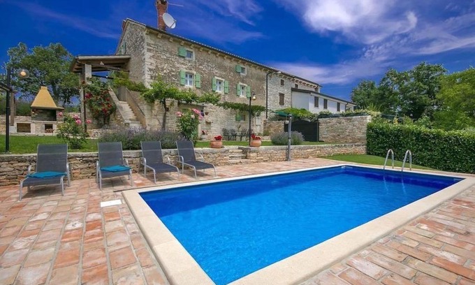 Groznjan Villa | Rustic villa Casa Mazuli with pool in Groznjan