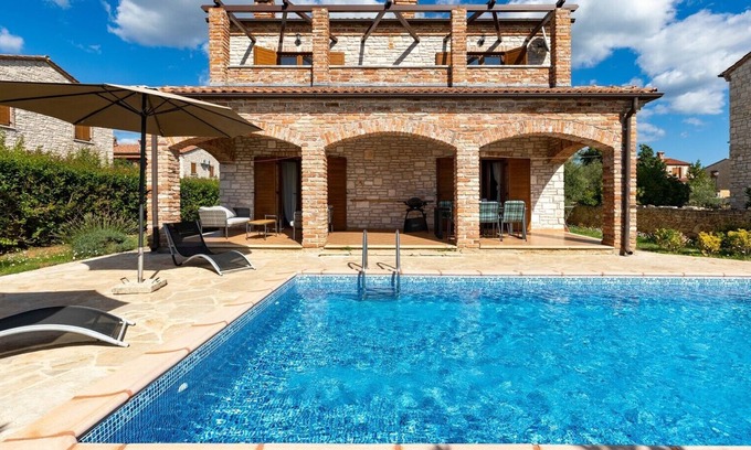 Cabrunici Villa | Rustic Villa Lara with pool