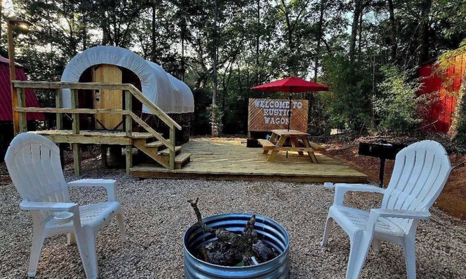Jefferson Casa | Rustic Wagon Glamping Hot Tub