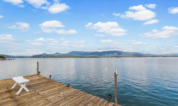 Sandpoint Casa | Rustic Waterfront Escape